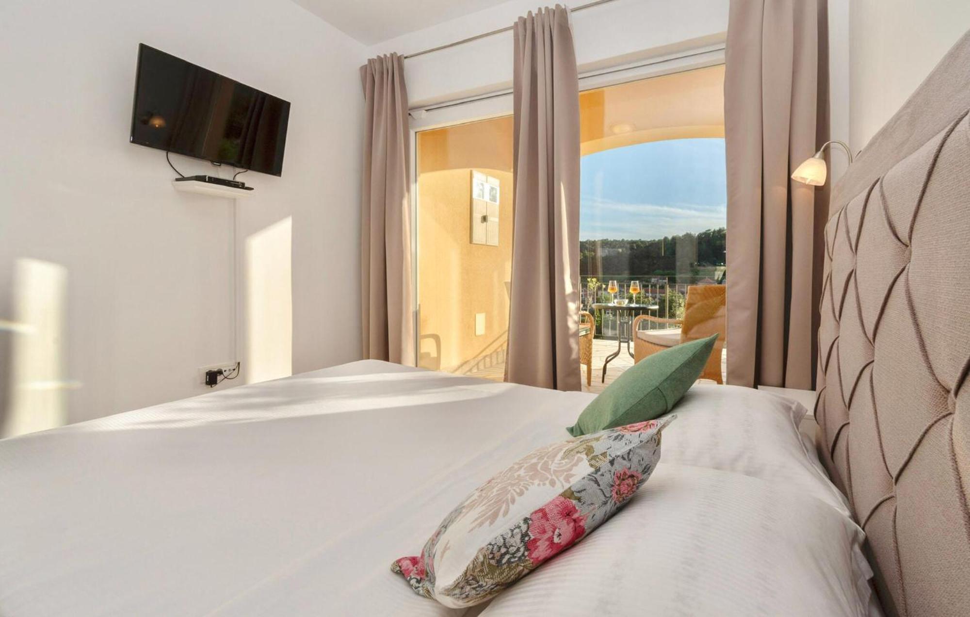 Gorgeous Apartment In Skradin With House A Panoramic View 外观 照片